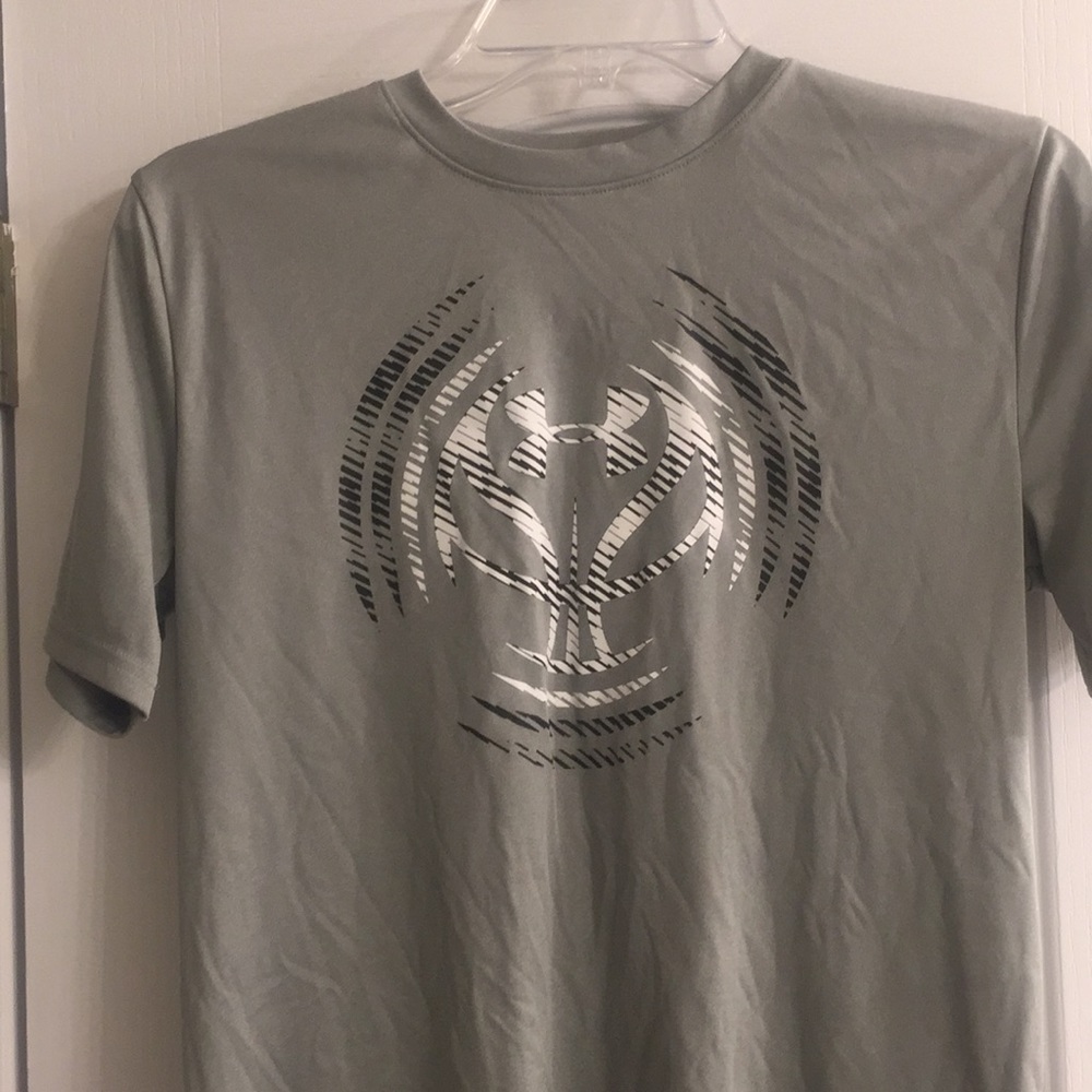 🏀 Youth Under Armour heat gear shirt